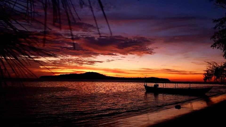 Готель Crusoe Koh Takiev Island Koh Ta Kiev Екстер'єр фото